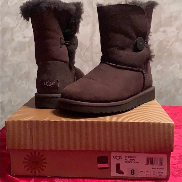 UGG Boots - Picture 1 of 5
